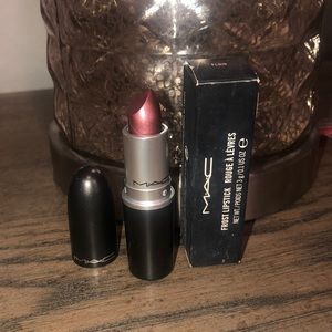 MAC Cosmetics Lipstick - shade Fluid